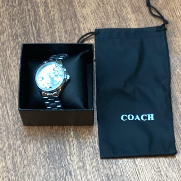 Brand New without Tags Coach Larger Face Dial Unisex Silver Watch - Picture 4 of 5